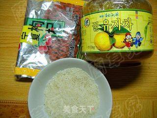 枸杞柚子粥的做法步骤：1