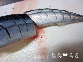 秋天的味道——盐烧秋刀鱼的做法步骤：4