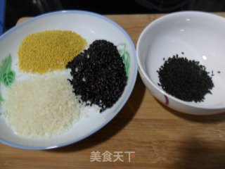 黑米黑芝麻米糊的做法步骤：1