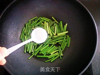 蒜薹红肠的做法步骤：8