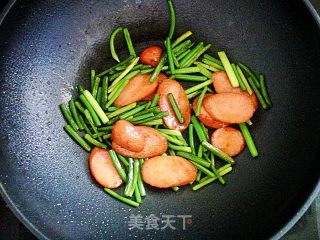 蒜薹红肠的做法步骤：9