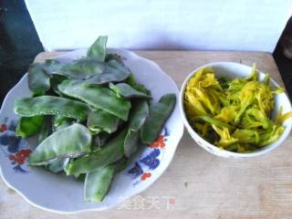 黄花菜烧扁豆的做法步骤：1