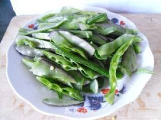 黄花菜烧扁豆的做法步骤：2