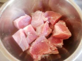 家常炖肉的做法步骤：1