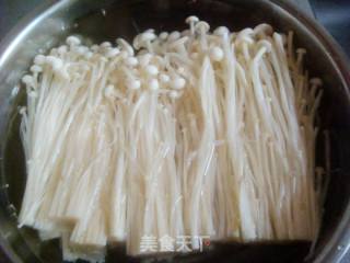 凉拌金针菇的做法步骤：1