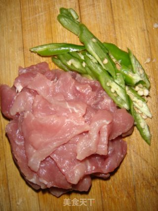 花菜炒肉片的做法步骤：1
