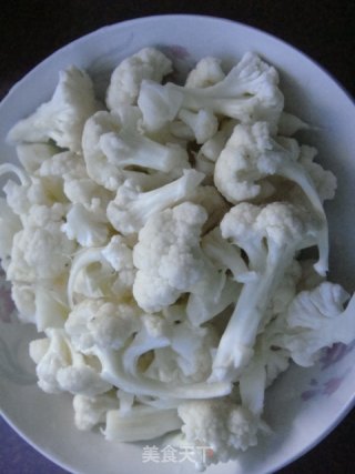 花菜炒肉片的做法步骤：2