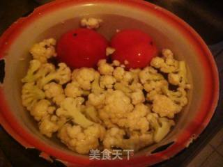 西红柿炒菜花的做法步骤：2