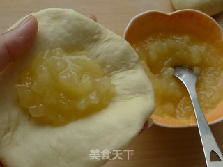松软可口的----奶香苹果面包的做法步骤：5