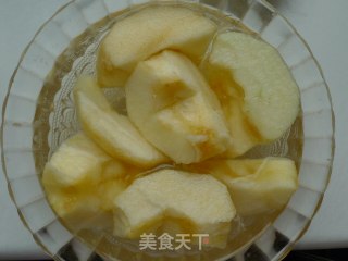 儿时甜蜜回忆----糖水苹果的做法步骤：2