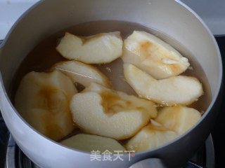 儿时甜蜜回忆----糖水苹果的做法步骤：3