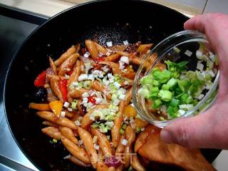 面食制作“鱼香炒薯仔面”的做法步骤：14