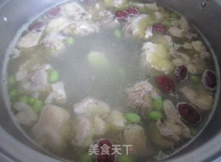 青豆红枣鸡汤的做法步骤：9