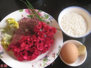 鸡冠花蛋花粥的做法步骤：1