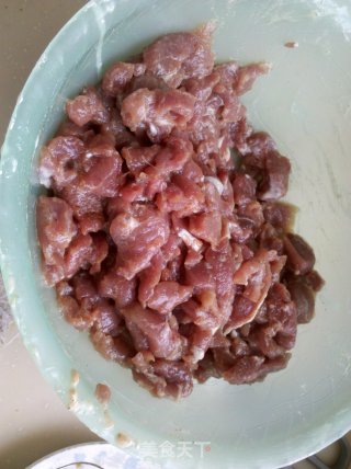 脆炸肉段儿的做法步骤：1