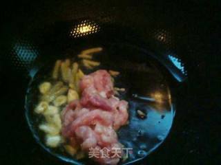 青椒胡萝卜炒肉丝的做法步骤：7
