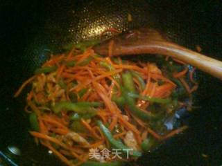 青椒胡萝卜炒肉丝的做法步骤：12
