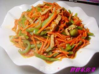青椒胡萝卜炒肉丝的做法步骤：13