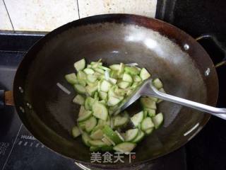 西葫芦炒猪血的做法步骤：5