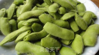 泡椒炒毛豆荚的做法步骤：1