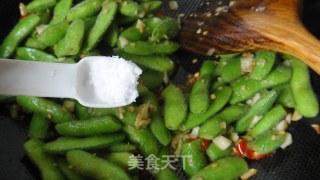 泡椒炒毛豆荚的做法步骤：8