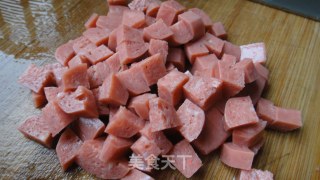 台式香肠炒毛豆的做法步骤：2