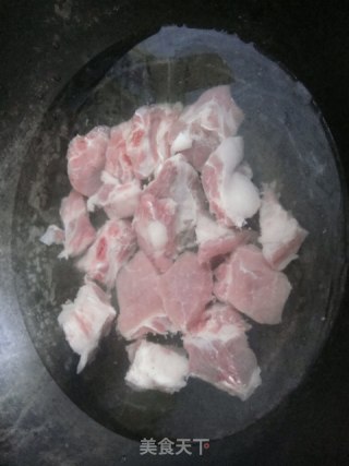 排骨炖扁豆的做法步骤：1