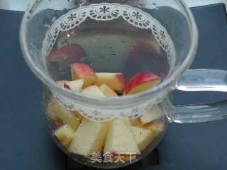 阳光下的果味茶香----苹果柠檬红茶的做法步骤：5