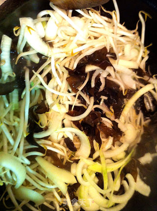 黑木耳豆芽小炒的做法步骤：5