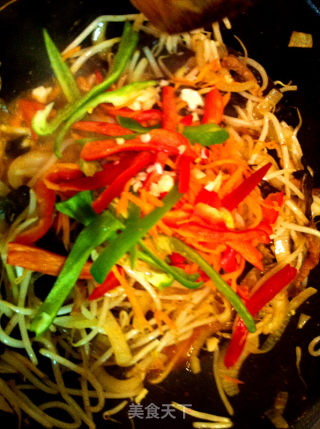 黑木耳豆芽小炒的做法步骤：6