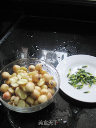 莲子雪耳糖水---解决秋燥的食谱的做法步骤：5