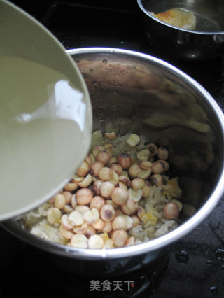莲子雪耳糖水---解决秋燥的食谱的做法步骤：7