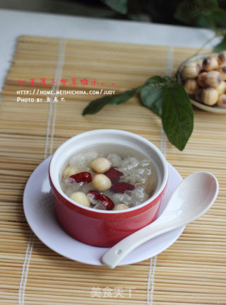 莲子雪耳糖水---解决秋燥的食谱的做法步骤：11