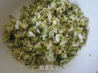 香甜煎槐花饼的做法步骤：1