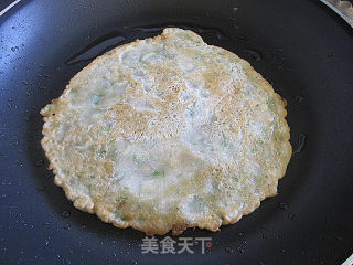 香甜煎槐花饼的做法步骤：6