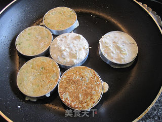 香甜煎槐花饼的做法步骤：8