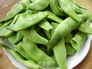 家常菜----玉米粒土豆烧豆角的做法步骤：1