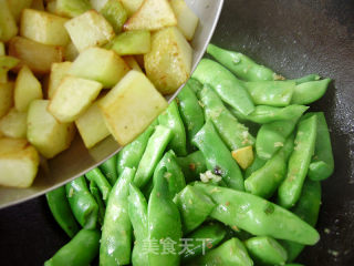 家常菜----玉米粒土豆烧豆角的做法步骤：7