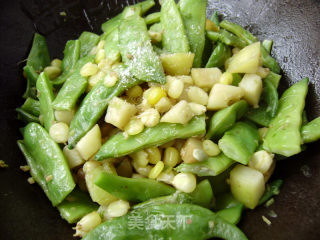 家常菜----玉米粒土豆烧豆角的做法步骤：10