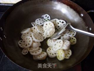 糖醋藕片的做法步骤：4