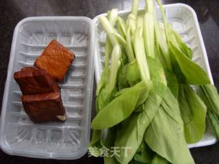 小油菜炒香干的做法步骤：1