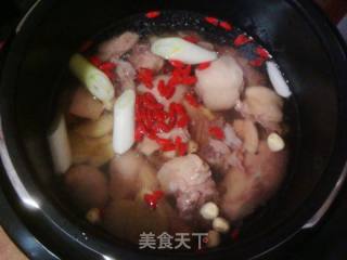 莲子薏米煲鸭汤的做法步骤：12