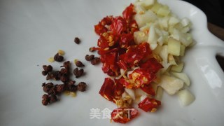 酸笋辣炒毛豆的做法步骤：3