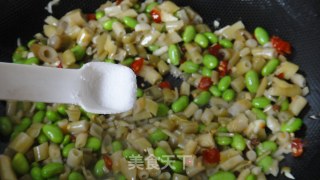 酸笋辣炒毛豆的做法步骤：7