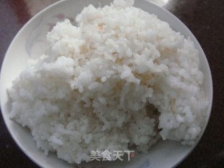 酱油鸡蛋炒饭的做法步骤：1