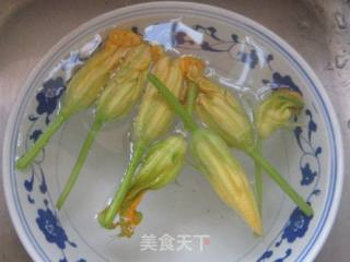 南瓜花糯米粥的做法步骤：2