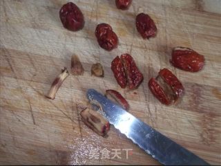 莲子百合雪耳红枣炖冰糖的做法步骤：3