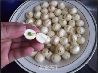 莲子百合雪耳红枣炖冰糖的做法步骤：4