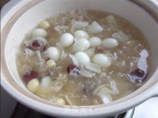 莲子百合雪耳红枣炖冰糖的做法步骤：9