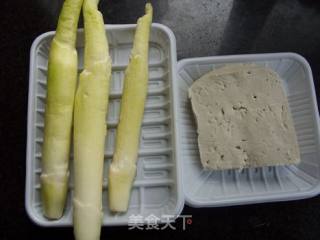 苏北土味----------茭白烧豆腐的做法步骤：1